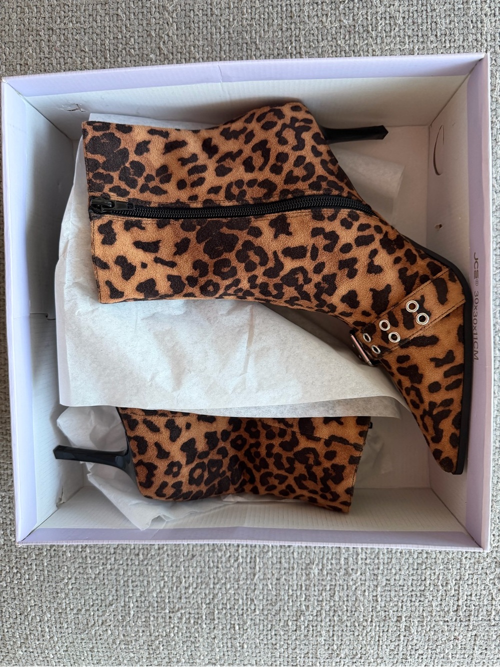 Madden Girl Richie Leopard Pointed Toe Kitten Heel Booties 9 BNIB - Picture 6 of 16